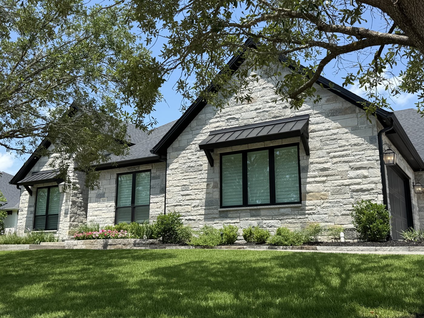 Castle Grey blended with 10 percent Charcoal in 4-6-8 ashlar