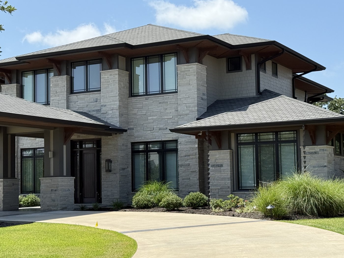 Prairie residence — Charcoal Elite in 2-3-4 inch coursing, porte-cochère detail