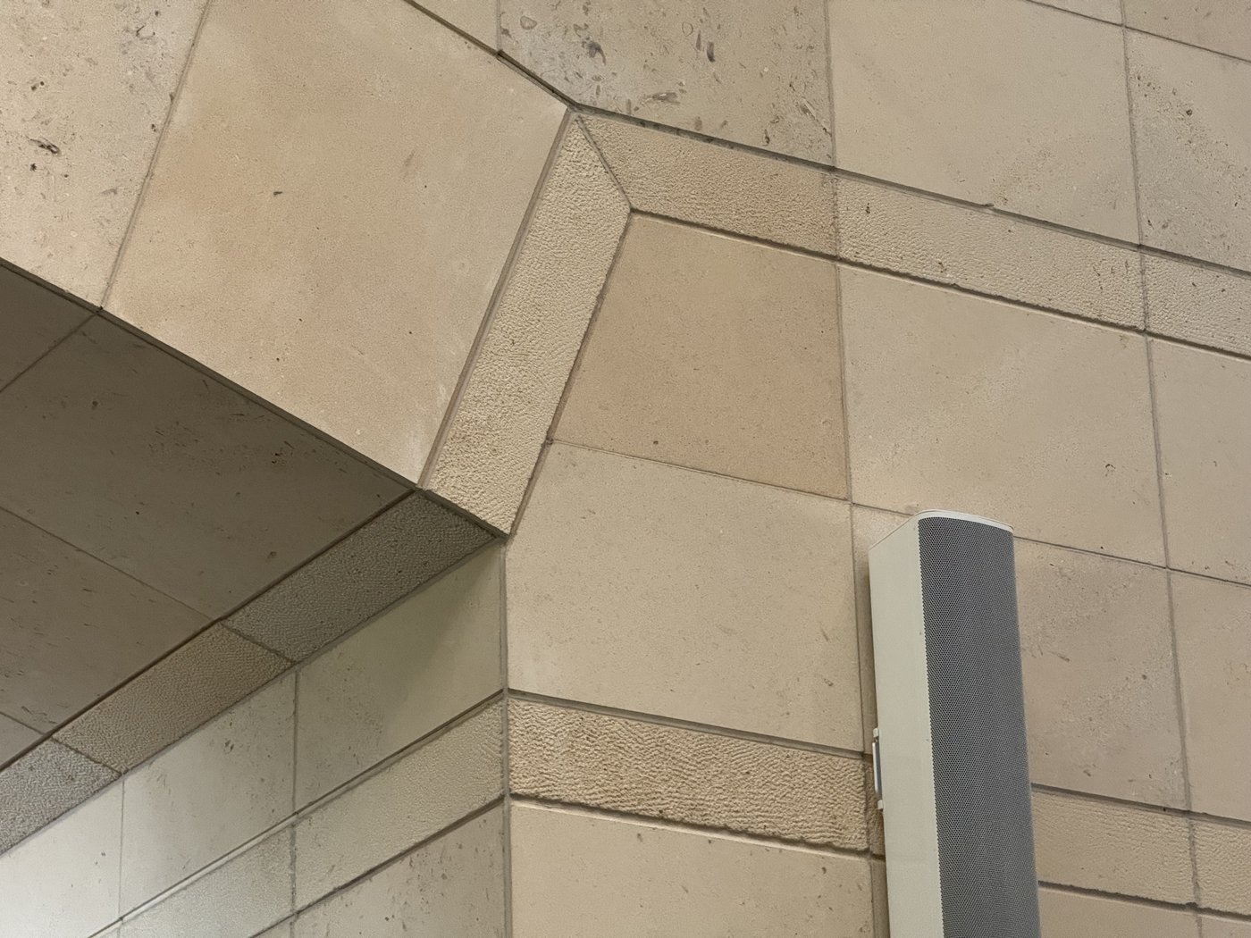 Crescent Cream with honed and bush-hammered finishes — corner detail