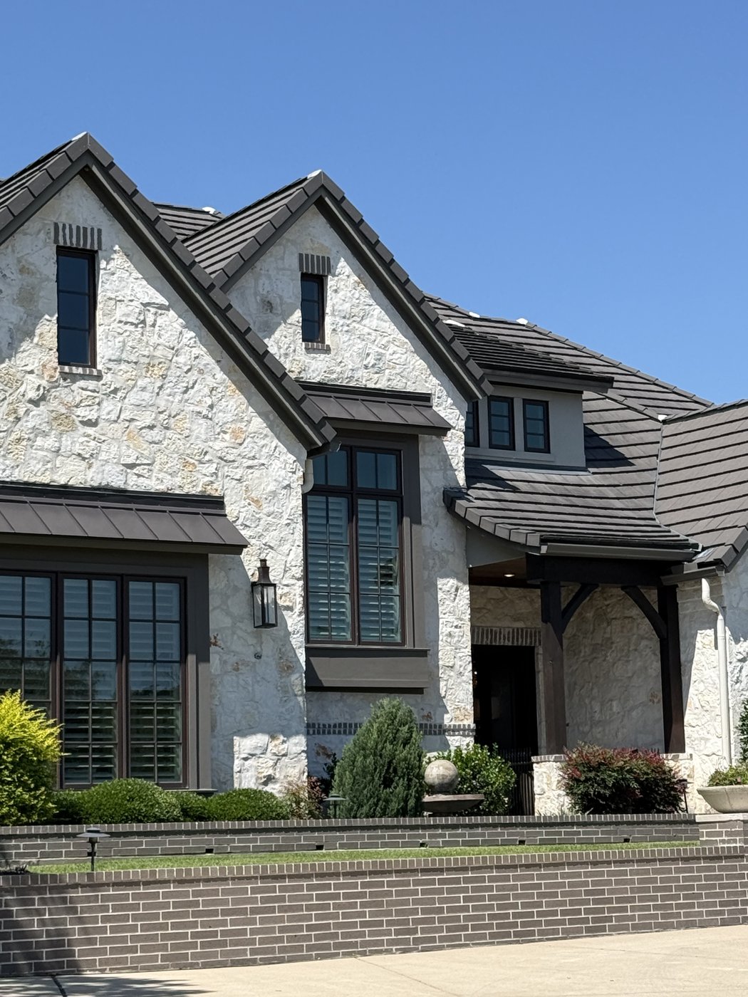Steep-gable residence — Shell flagstone side elevation with multiple gable peaks
