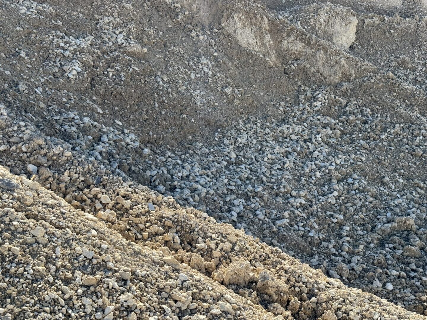 A close up of some rocks on the side of a mountain